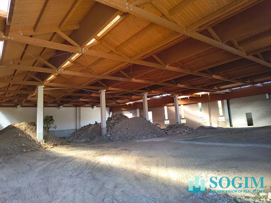 Immagine 10 di Capannone industriale in vendita  in via della Misericordia a Casatenovo