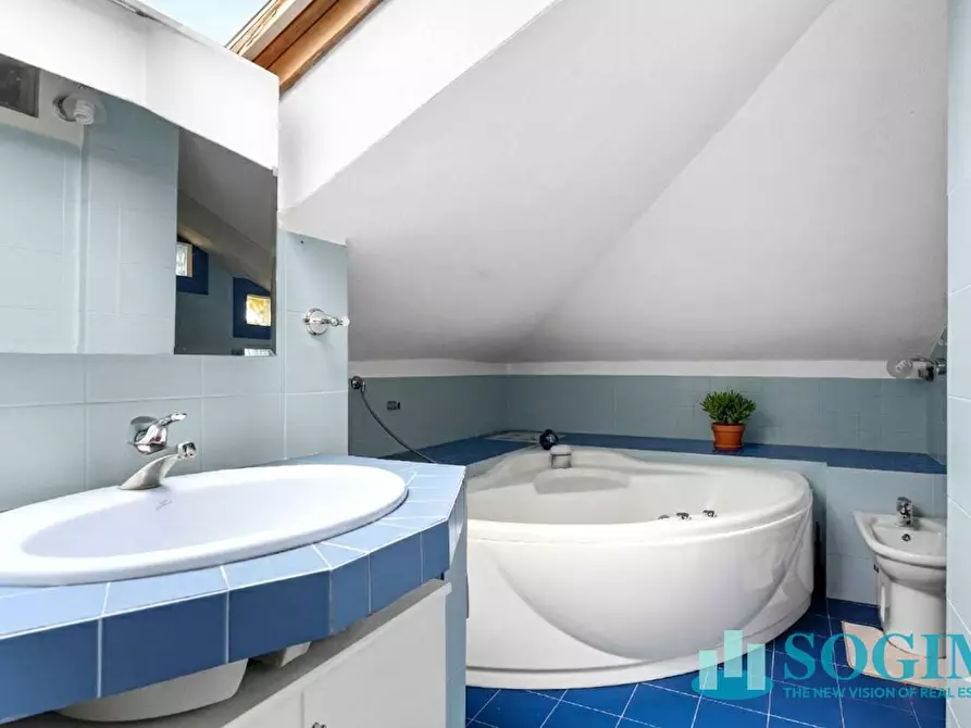 Immagine 22 di Appartamento in vendita  in Via Monsignore Luigi Castelli 10-12 a Desio