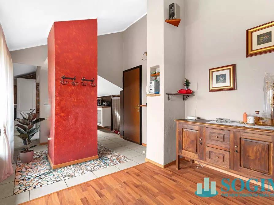 Immagine 2 di Appartamento in vendita  in Via Monsignore Luigi Castelli 10-12 a Desio