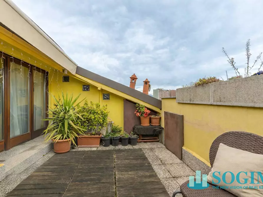 Immagine 9 di Appartamento in vendita  in Via Monsignore Luigi Castelli 10-12 a Desio