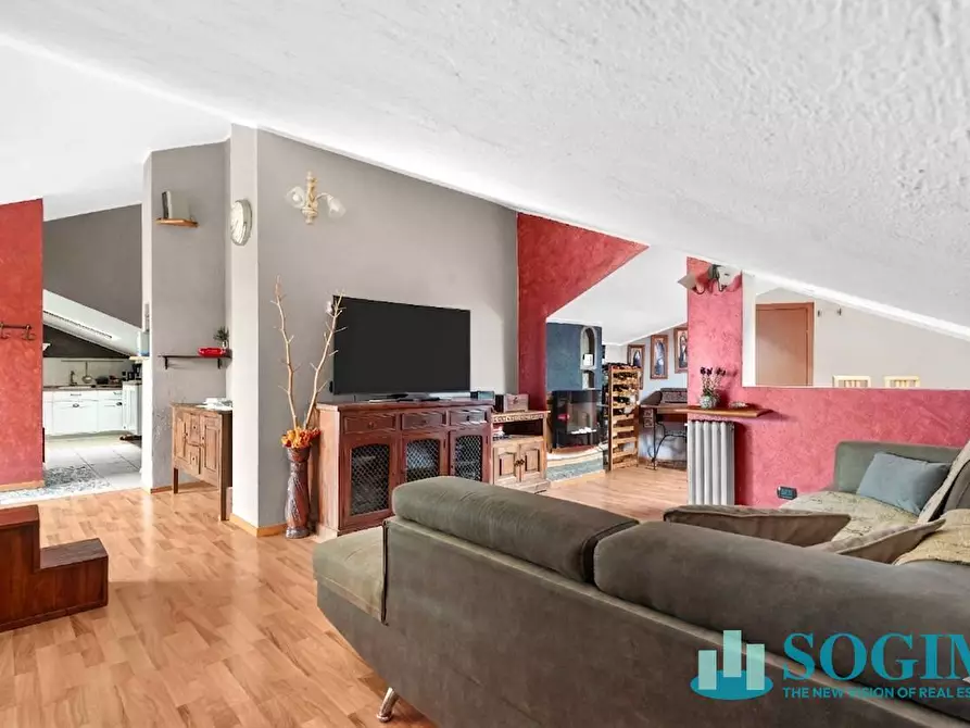 Immagine 3 di Appartamento in vendita  in Via Monsignore Luigi Castelli 10-12 a Desio