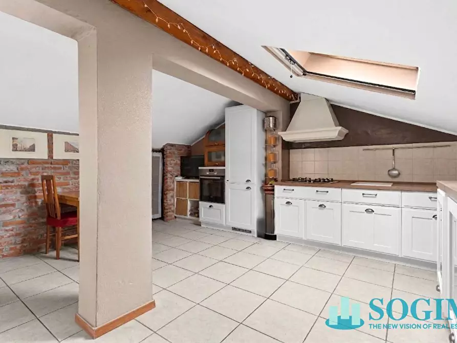 Immagine 15 di Appartamento in vendita  in Via Monsignore Luigi Castelli 10-12 a Desio