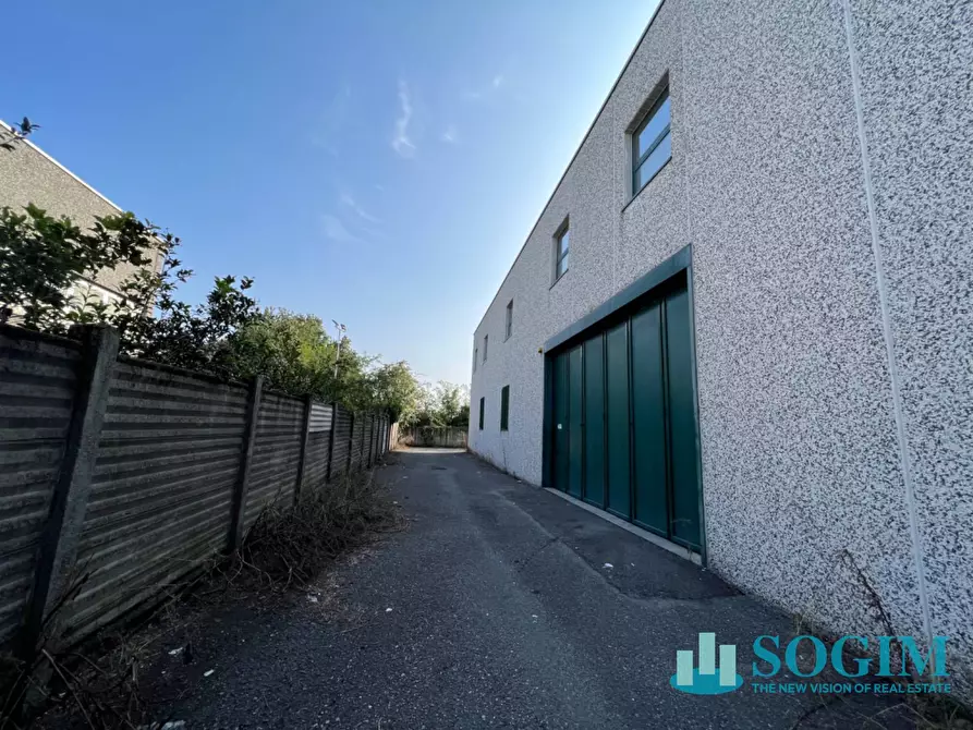 Immagine 2 di Capannone industriale in affitto  in via Comasina a Verano Brianza