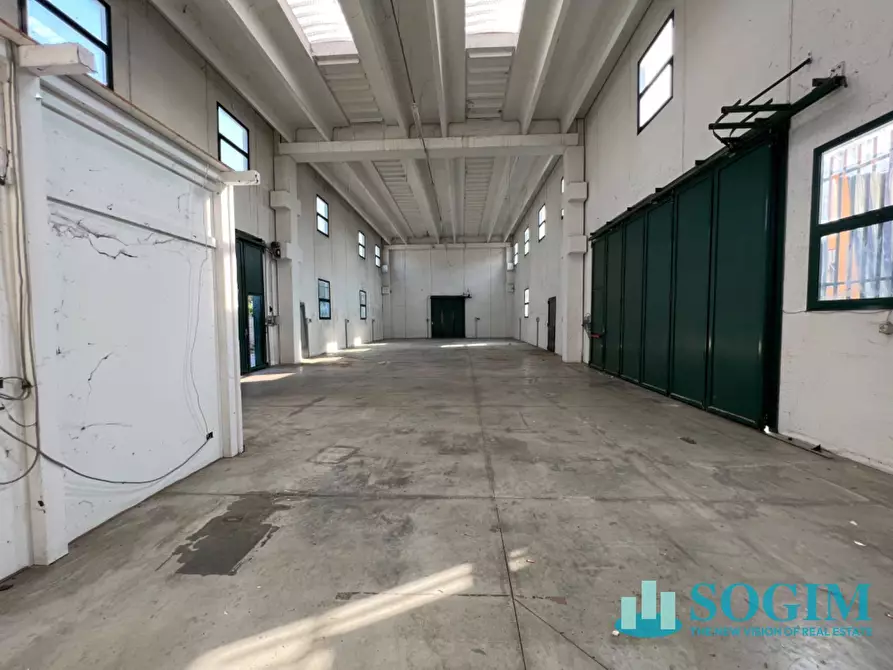Immagine 4 di Capannone industriale in affitto  in via Comasina a Verano Brianza