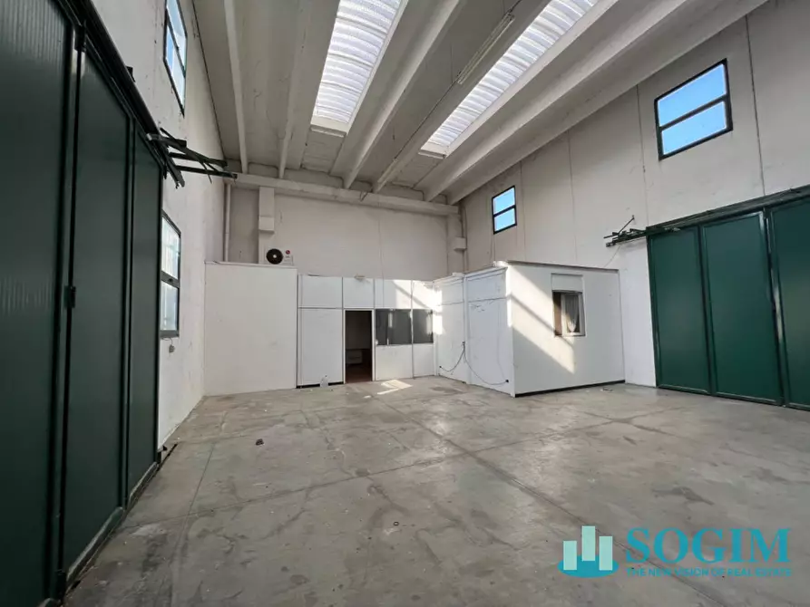 Immagine 8 di Capannone industriale in affitto  in via Comasina a Verano Brianza