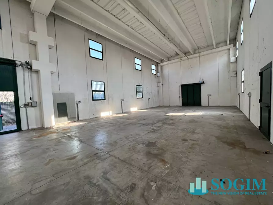 Immagine 9 di Capannone industriale in affitto  in via Comasina a Verano Brianza