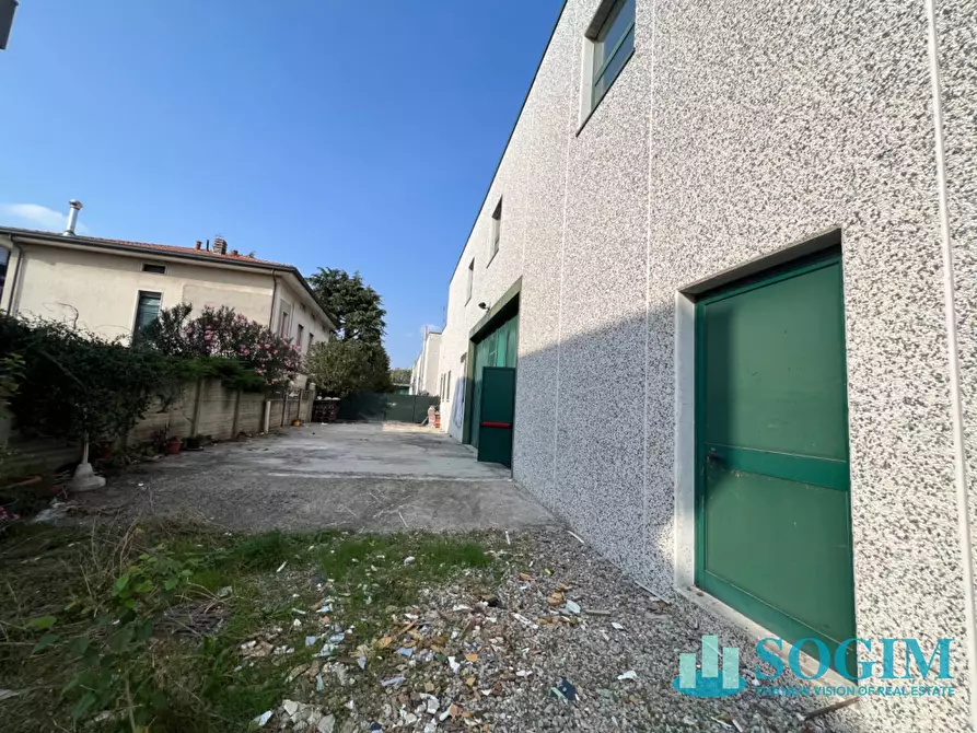 Immagine 11 di Capannone industriale in affitto  in via Comasina a Verano Brianza
