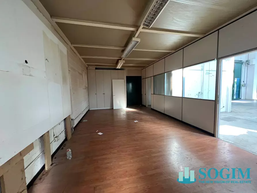 Immagine 13 di Capannone industriale in affitto  in via Comasina a Verano Brianza