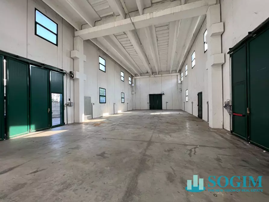 Immagine 16 di Capannone industriale in affitto  in via Comasina a Verano Brianza