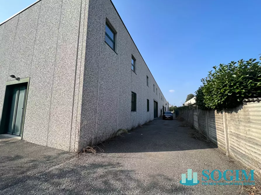 Immagine 26 di Capannone industriale in affitto  in via Comasina a Verano Brianza