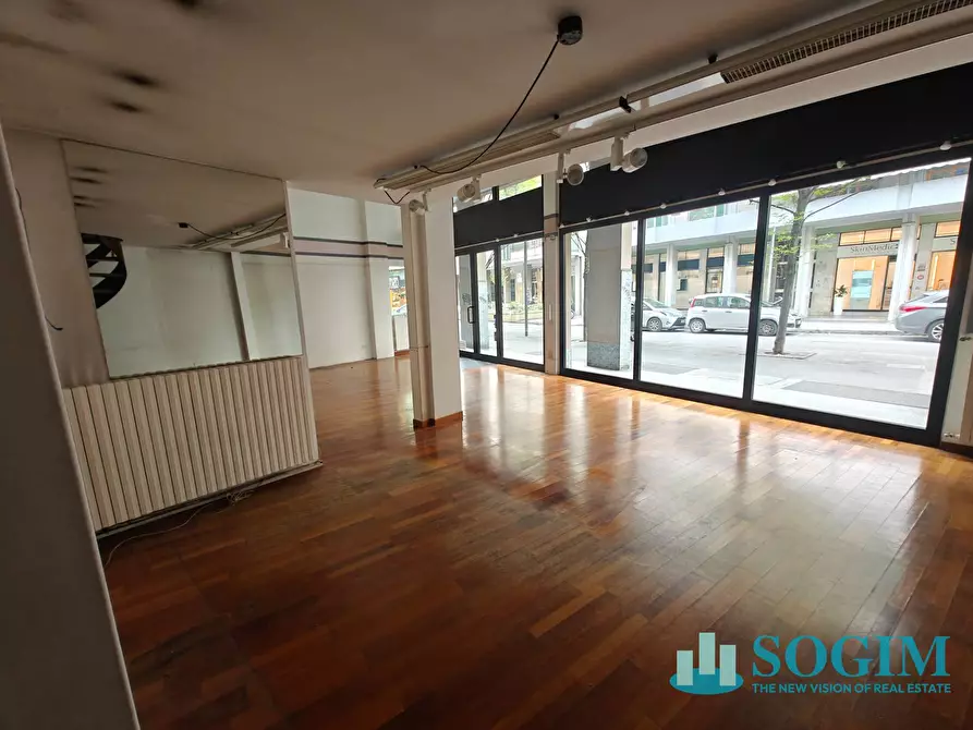 Immagine 2 di Negozio in affitto  in Via Dante 42 a Sesto San Giovanni