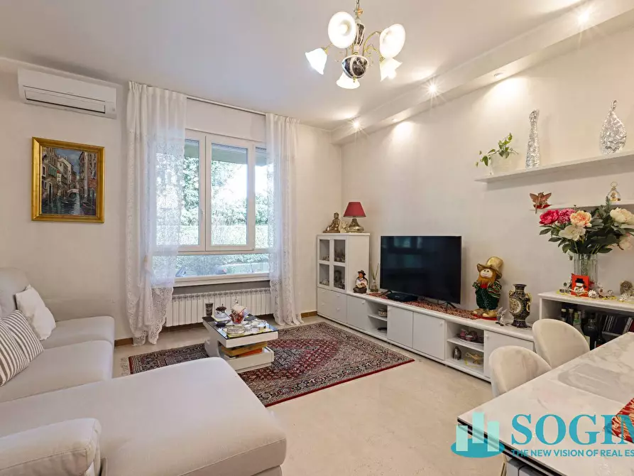 Immagine 4 di Appartamento in vendita  in Via Visconti di Modrone 31 a Macherio