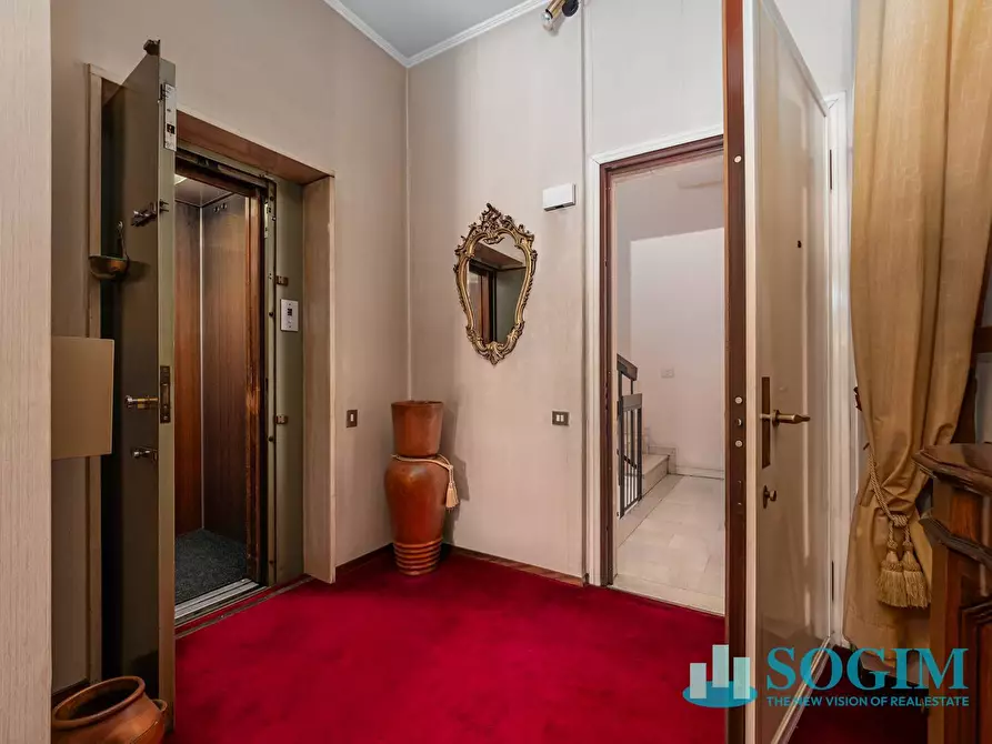 Immagine 2 di Appartamento in vendita  in via Luigi Dottesio 8 a Como