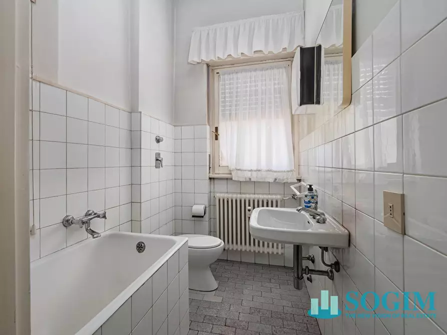 Immagine 13 di Appartamento in vendita  in via Luigi Dottesio 8 a Como