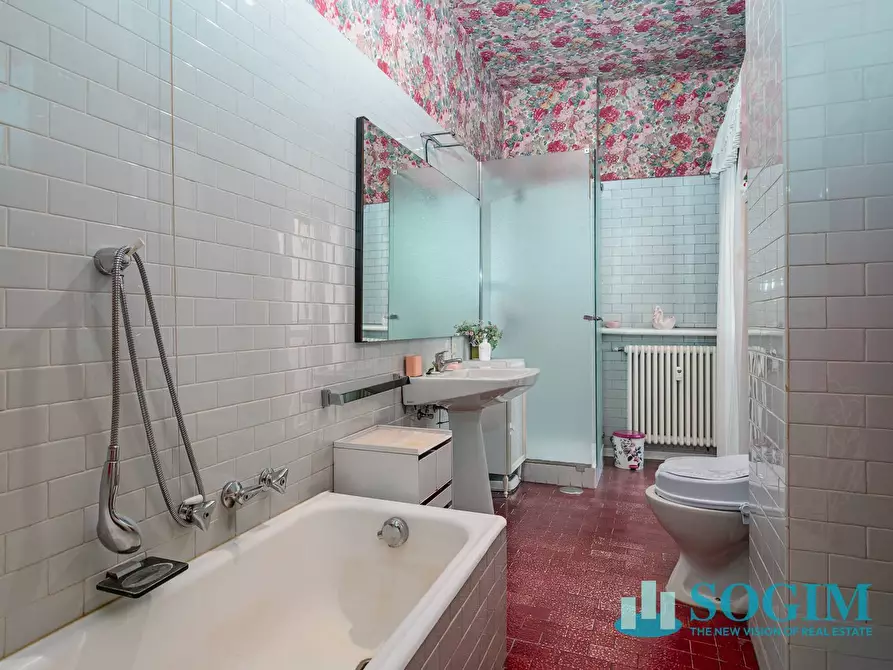 Immagine 14 di Appartamento in vendita  in via Luigi Dottesio 8 a Como