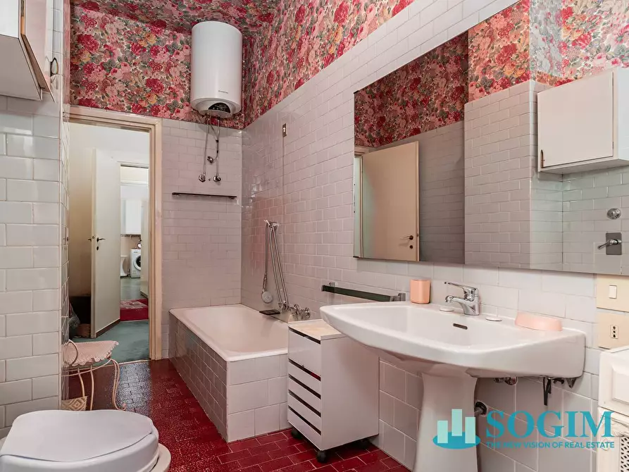 Immagine 15 di Appartamento in vendita  in via Luigi Dottesio 8 a Como