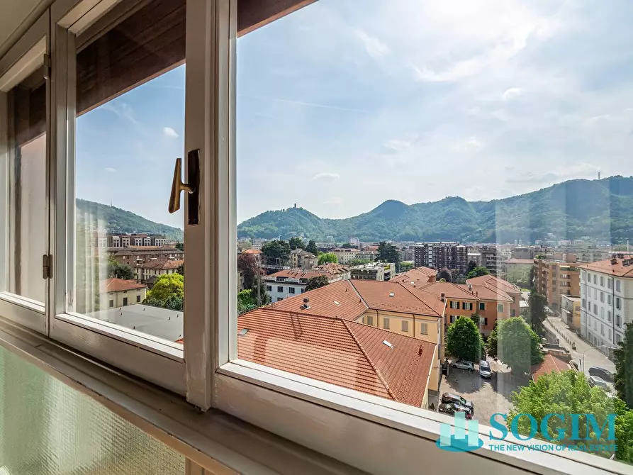 Immagine 20 di Appartamento in vendita  in via Luigi Dottesio 8 a Como