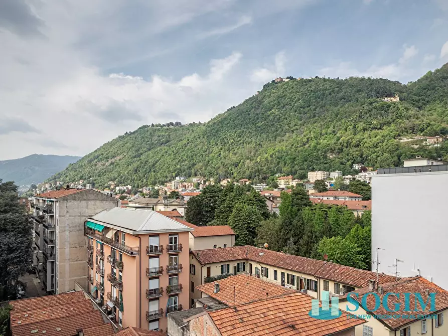 Immagine 1 di Appartamento in vendita  in via Luigi Dottesio 8 a Como