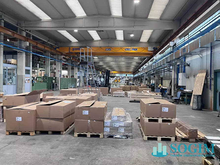 Immagine 1 di Capannone industriale in vendita  a Assago