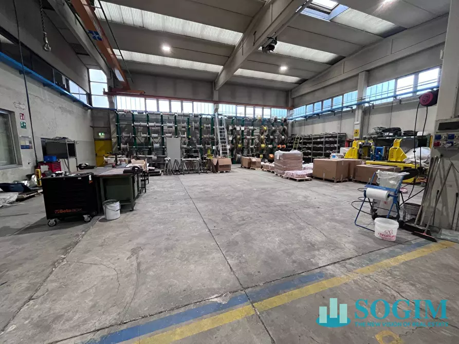 Immagine 2 di Capannone industriale in vendita  a Assago