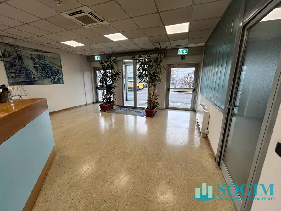 Immagine 11 di Capannone industriale in vendita  a Assago