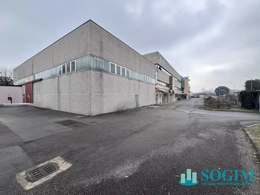 Immagine 3 di Capannone industriale in vendita  a Assago