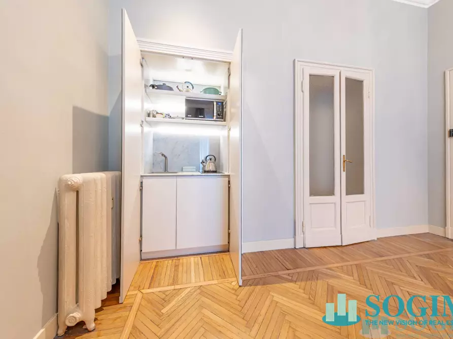 Immagine 6 di Appartamento in vendita  in via Enrico Besana 9 a Milano
