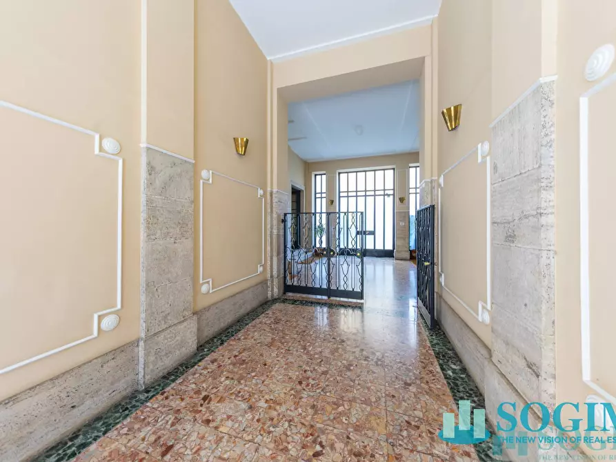 Immagine 30 di Appartamento in vendita  in via Enrico Besana 9 a Milano