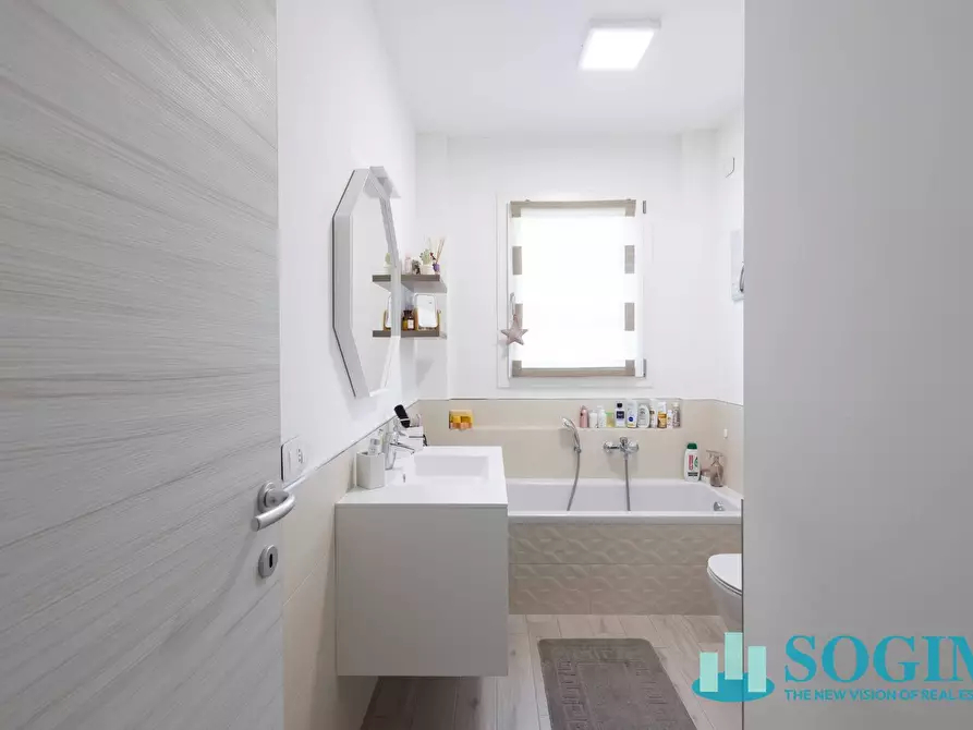 Immagine 31 di Appartamento in vendita  in Copernico 43 a Cologno Monzese