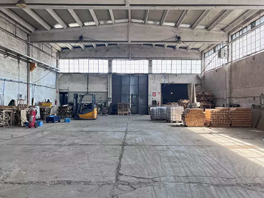 Immagine 3 di Capannone industriale in vendita  a Gaggiano