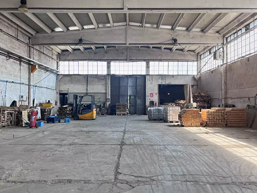 Immagine 4 di Capannone industriale in vendita  a Gaggiano