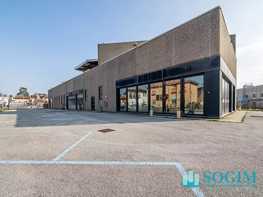 Immagine 1 di Locale commerciale in vendita  in Via Marconi 39 a Arosio