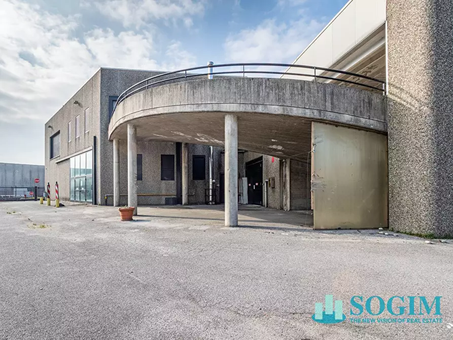 Immagine 13 di Locale commerciale in vendita  in Via Marconi 39 a Arosio