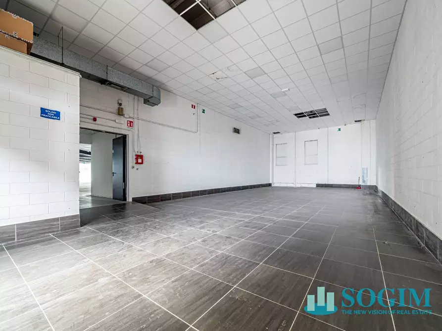 Immagine 15 di Locale commerciale in vendita  in Via Marconi 39 a Arosio