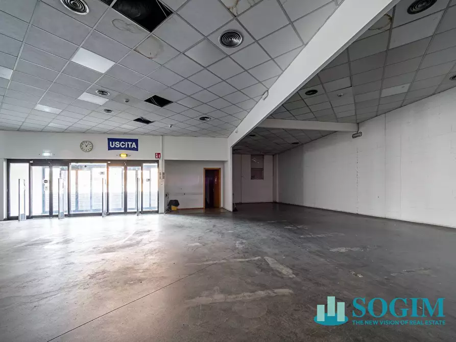 Immagine 19 di Locale commerciale in vendita  in Via Marconi 39 a Arosio