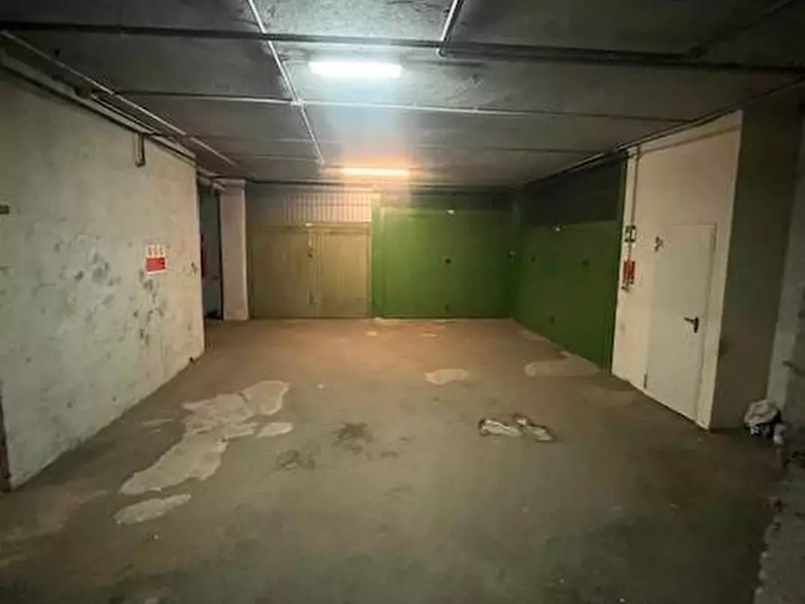 Immagine 1 di Box auto in vendita  in Via Achille Grandi 134 a Sesto San Giovanni