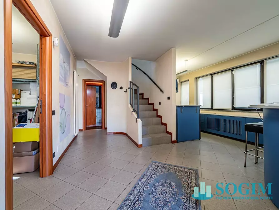 Immagine 3 di Palazzo in vendita  in Via Ravona a San Fermo Della Battaglia