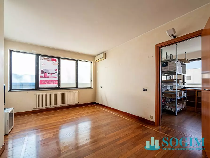 Immagine 25 di Palazzo in vendita  in Via Ravona a San Fermo Della Battaglia