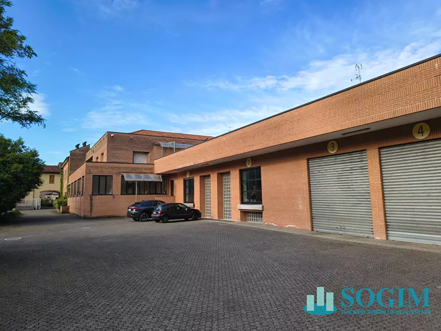 Immagine 15 di Locale commerciale in vendita  in via Galileo Galilei 45 a Seregno