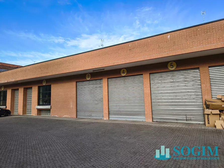 Immagine 16 di Locale commerciale in vendita  in via Galileo Galilei 45 a Seregno