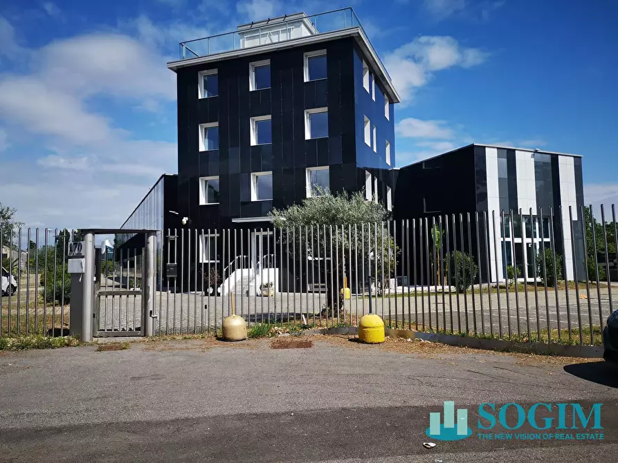 Immagine 1 di Capannone industriale in affitto  in Strada Statale Sempione a Pero