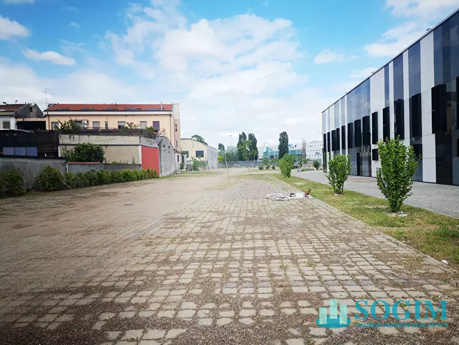 Immagine 17 di Capannone industriale in affitto  in Strada Statale Sempione a Pero