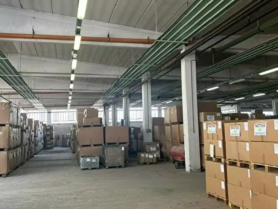 Immagine 4 di Capannone industriale in affitto  in via volta 40 a Arosio
