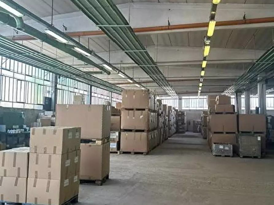 Immagine 5 di Capannone industriale in affitto  in via volta 40 a Arosio