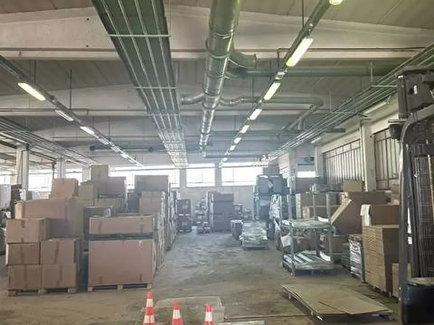 Immagine 7 di Capannone industriale in affitto  in via volta 40 a Arosio