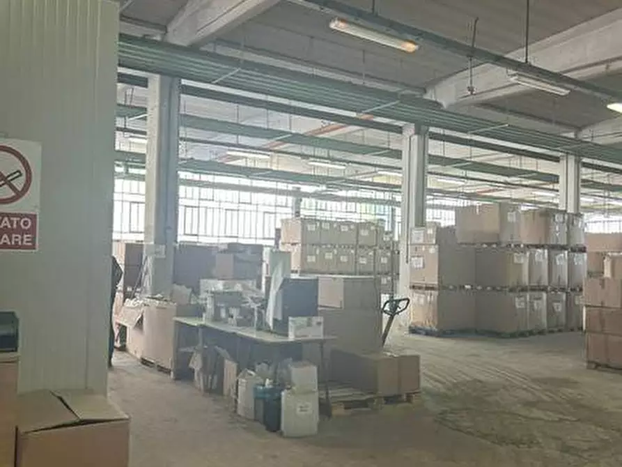 Immagine 8 di Capannone industriale in affitto  in via volta 40 a Arosio
