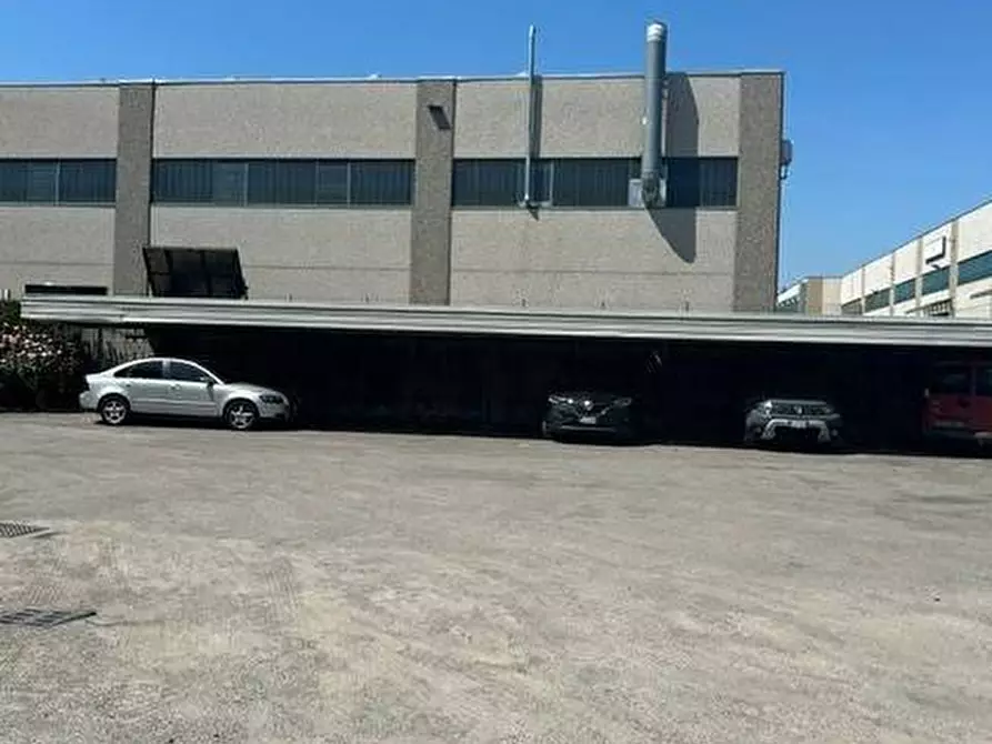 Immagine 2 di Capannone industriale in affitto  in via volta 40 a Arosio