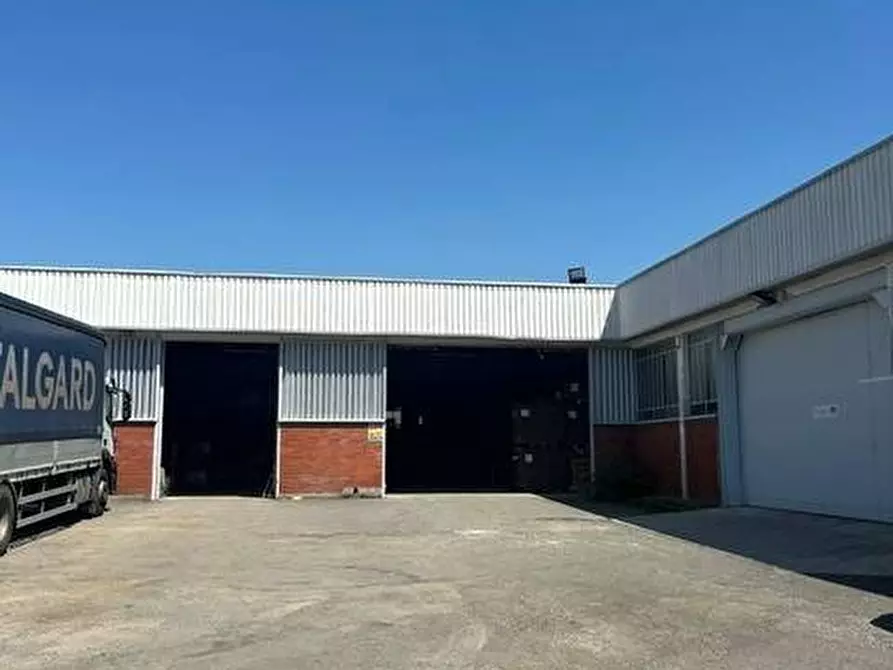 Immagine 1 di Capannone industriale in affitto  in via volta 40 a Arosio