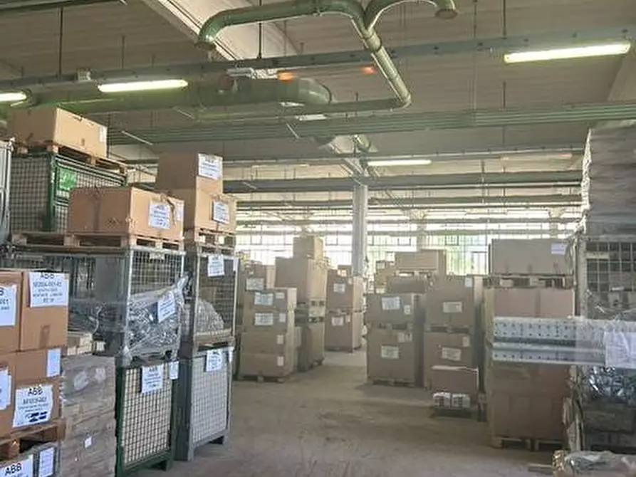 Immagine 11 di Capannone industriale in affitto  in via volta 40 a Arosio