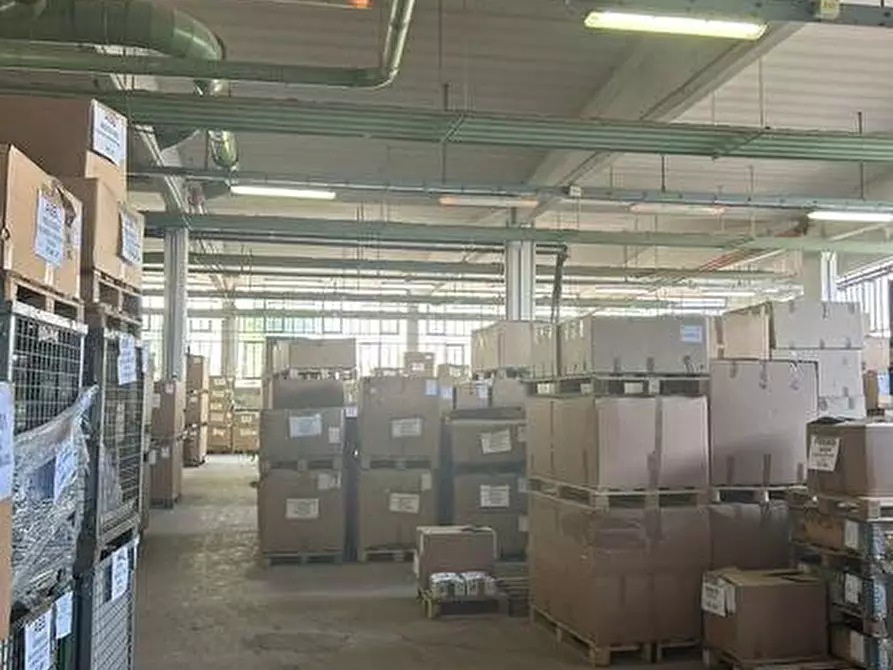 Immagine 12 di Capannone industriale in affitto  in via volta 40 a Arosio